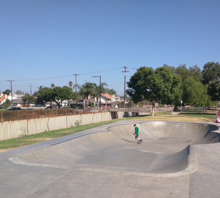 bellflower-city-caruthers-park-photo